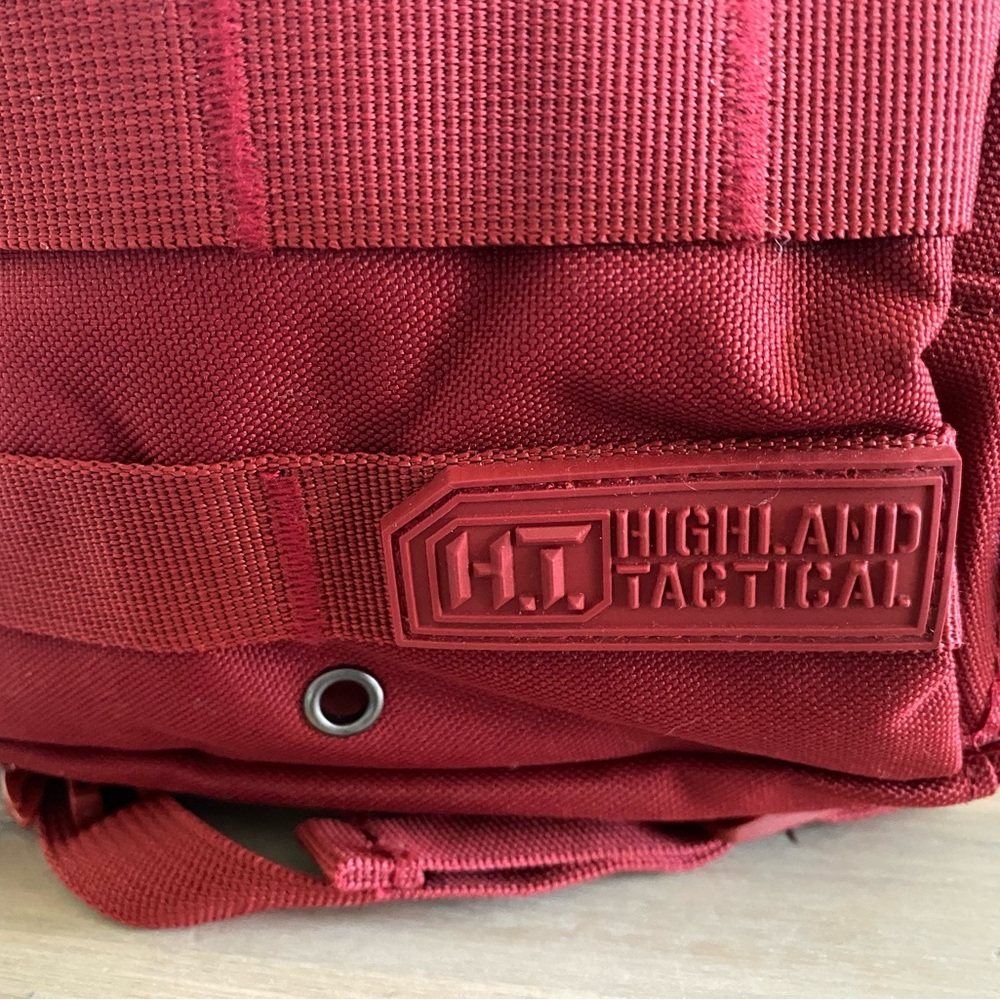New Highlands Men's Eagle Tactical Sling Pack Color Burgundy - Picture 9 of 9